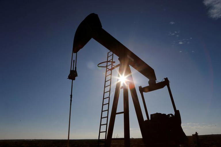 Oil Prices Dip on US-Iran Talks and Demand Concerns